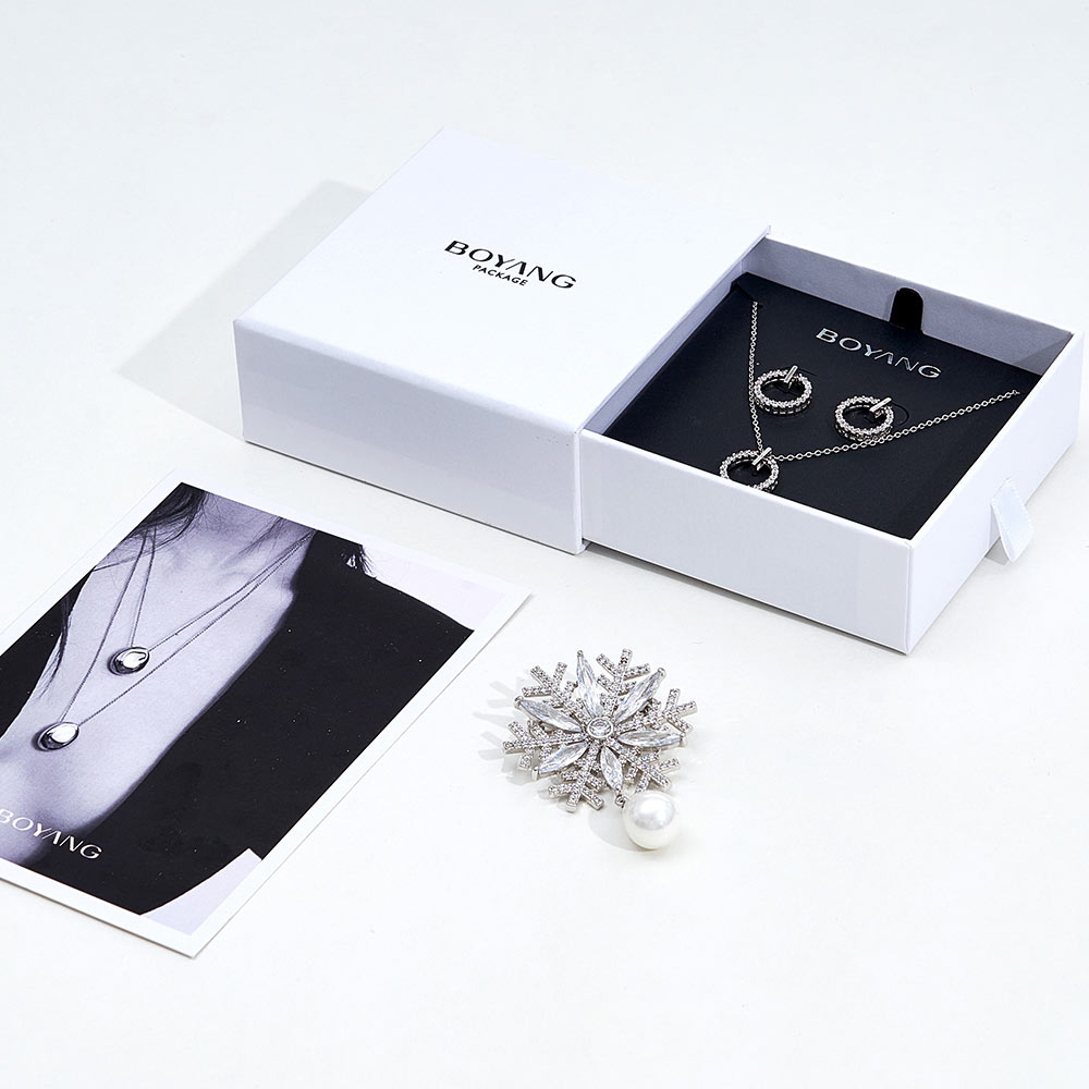 Custom paper jewelry box packaging